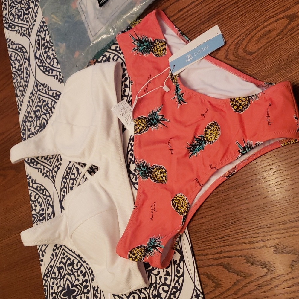 Cupshe Bikini 2 piece XL White top coral bottoms
